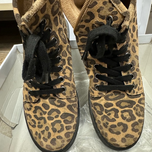 Boots - Picture 6 of 8